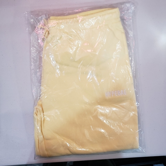 NWT‎ Hypebae Fleece Pants in yellow Size medium - Picture 4 of 6